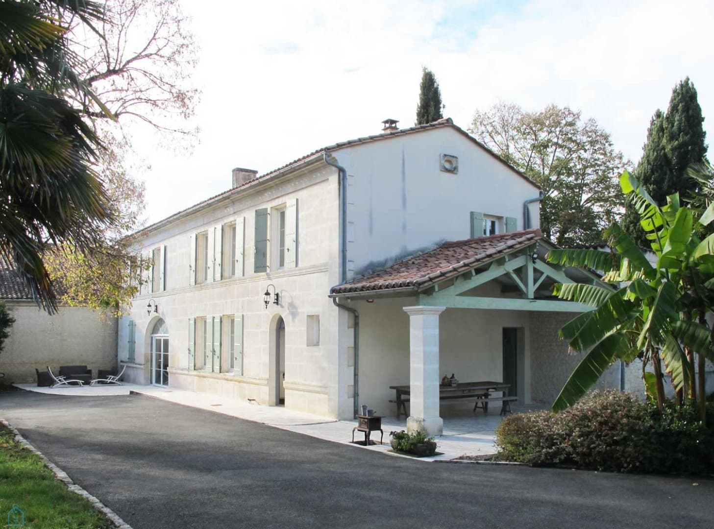 MAGNIFIQUE CHARENTAISE 6 PIECES 220 M²