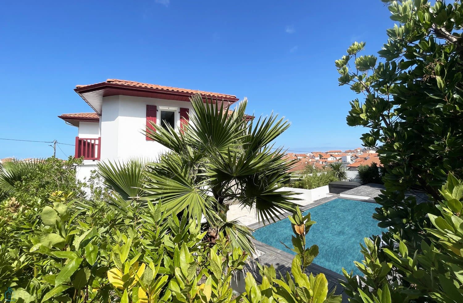 VILLA BASQUE AVEC JARDIN ET PISCINE