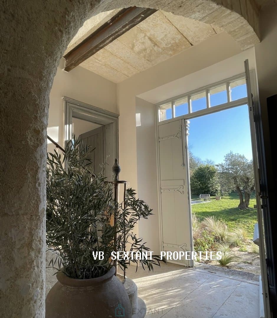 Entre-Deux-Mers, bel ensemble immobilier du XVIII ème siècle, 2 habitations avec dépendances et piscine 1 hectare 3 de terrain 