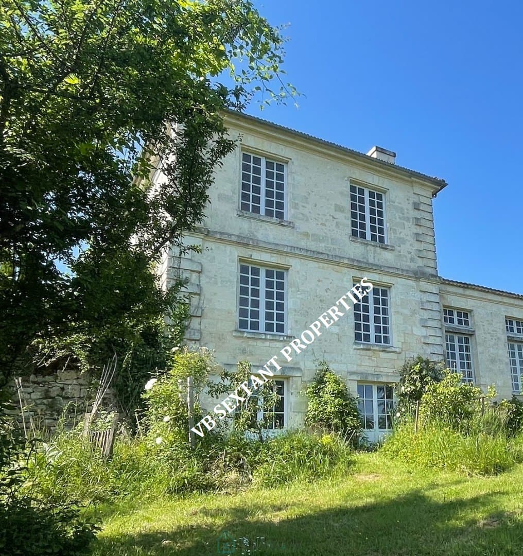 Entre-Deux-Mers, bel ensemble immobilier du XVIII ème siècle, 2 habitations avec dépendances et piscine 1 hectare 3 de terrain 