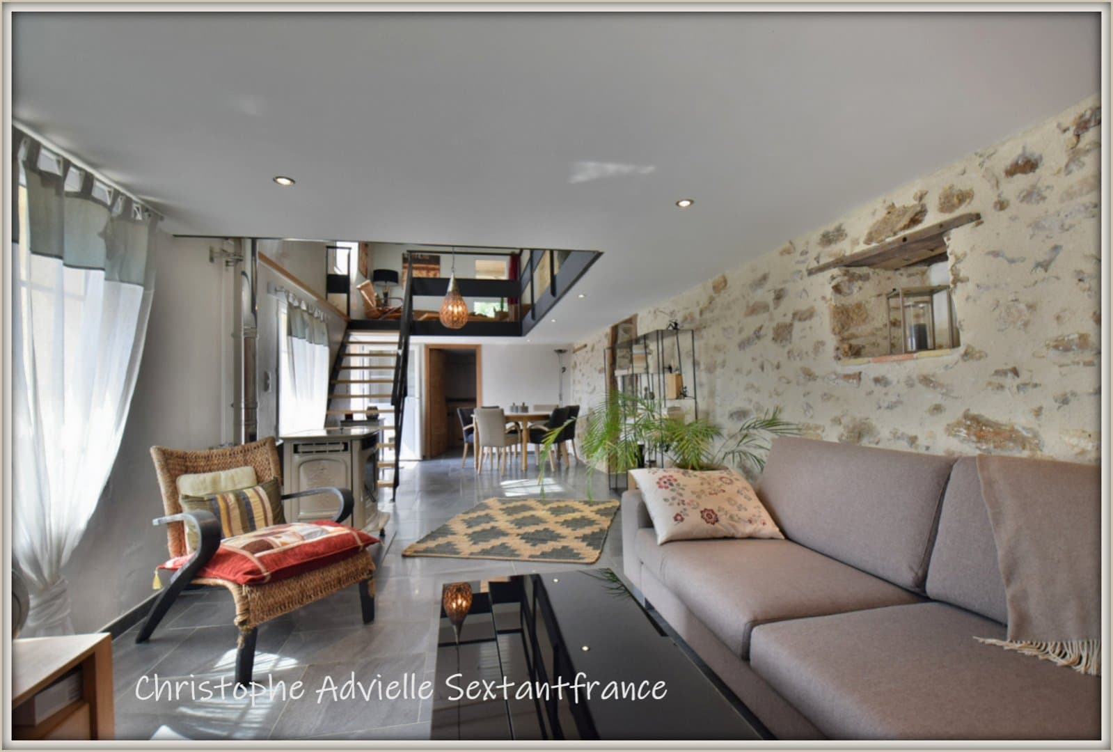 Domaine avec maison d'habitation et piscine, fonds de commerce pension féline et canine, stabulation sur 4 Ha