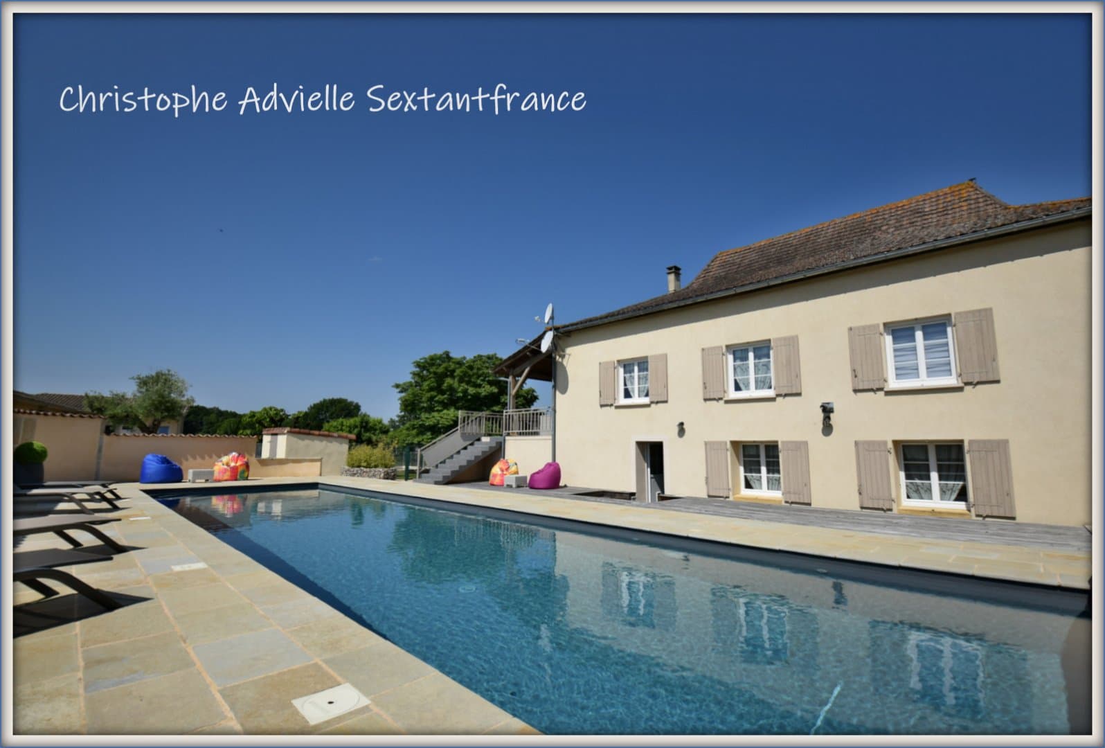 Domaine avec maison d'habitation et piscine, fonds de commerce pension féline et canine, stabulation sur 4 Ha