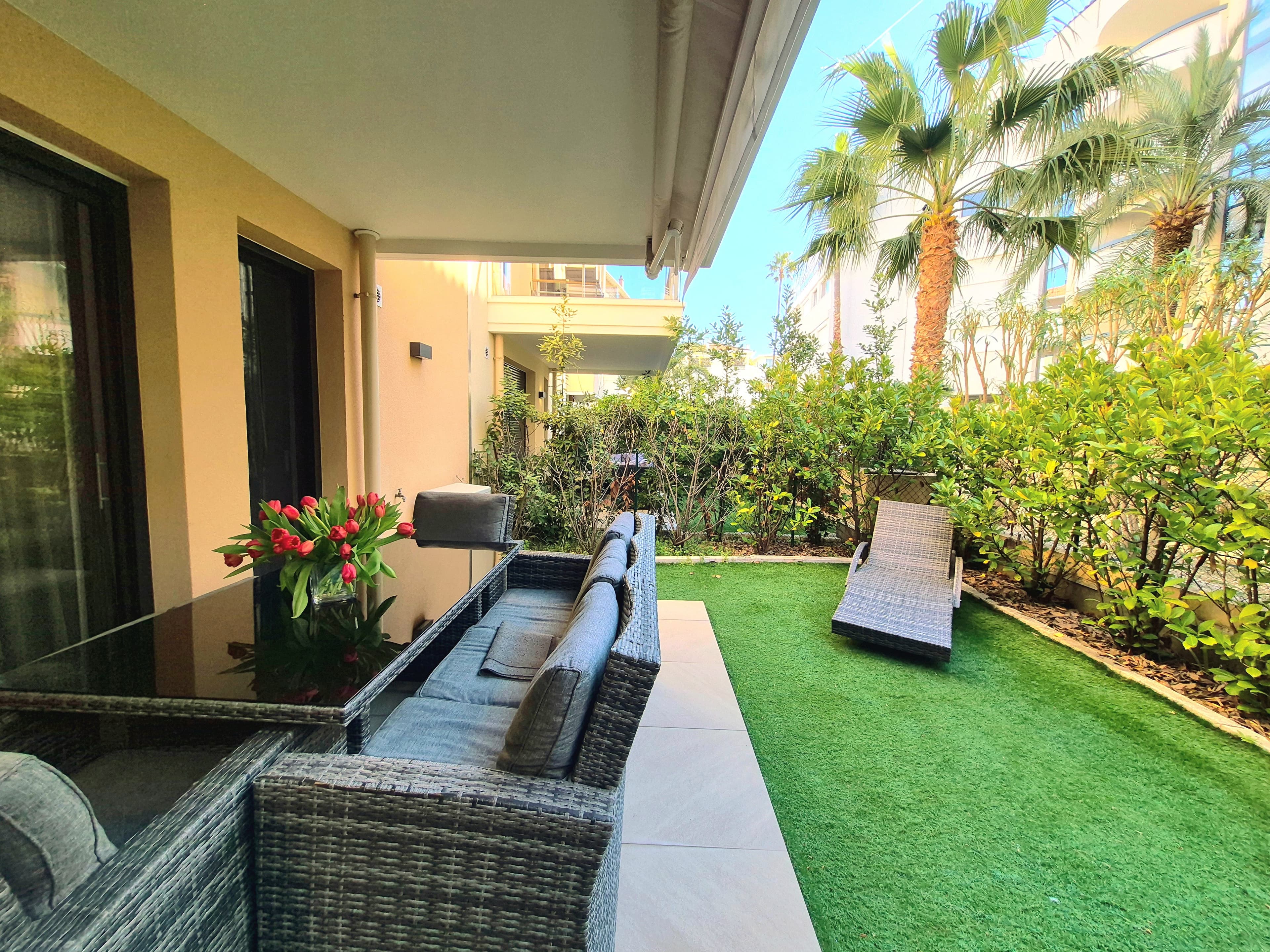 Cannes - Palm Beach – Appartement 2 pièces avec jardin privatif – à 250 mètres de la mer