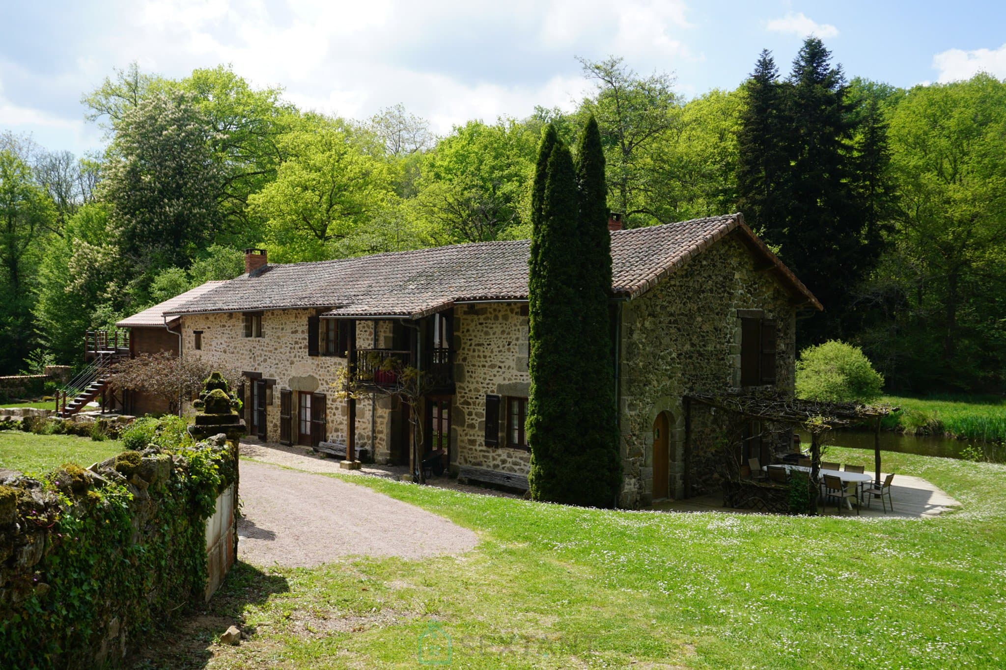 Joyau historique du XVIIIeme siècle au coeur du parc naturel du Périgord vert. 