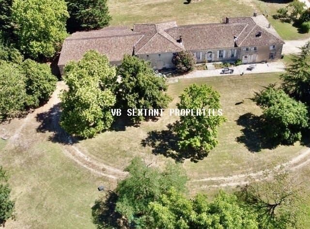 Entre- Deux- Mers, Domaine 2,5 hectares avec Belle demeure de charme et dépendances      