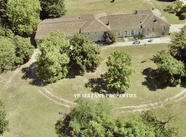 Entre- Deux- Mers, Domaine 2,5 hectares avec Belle demeure de charme et dépendances      
