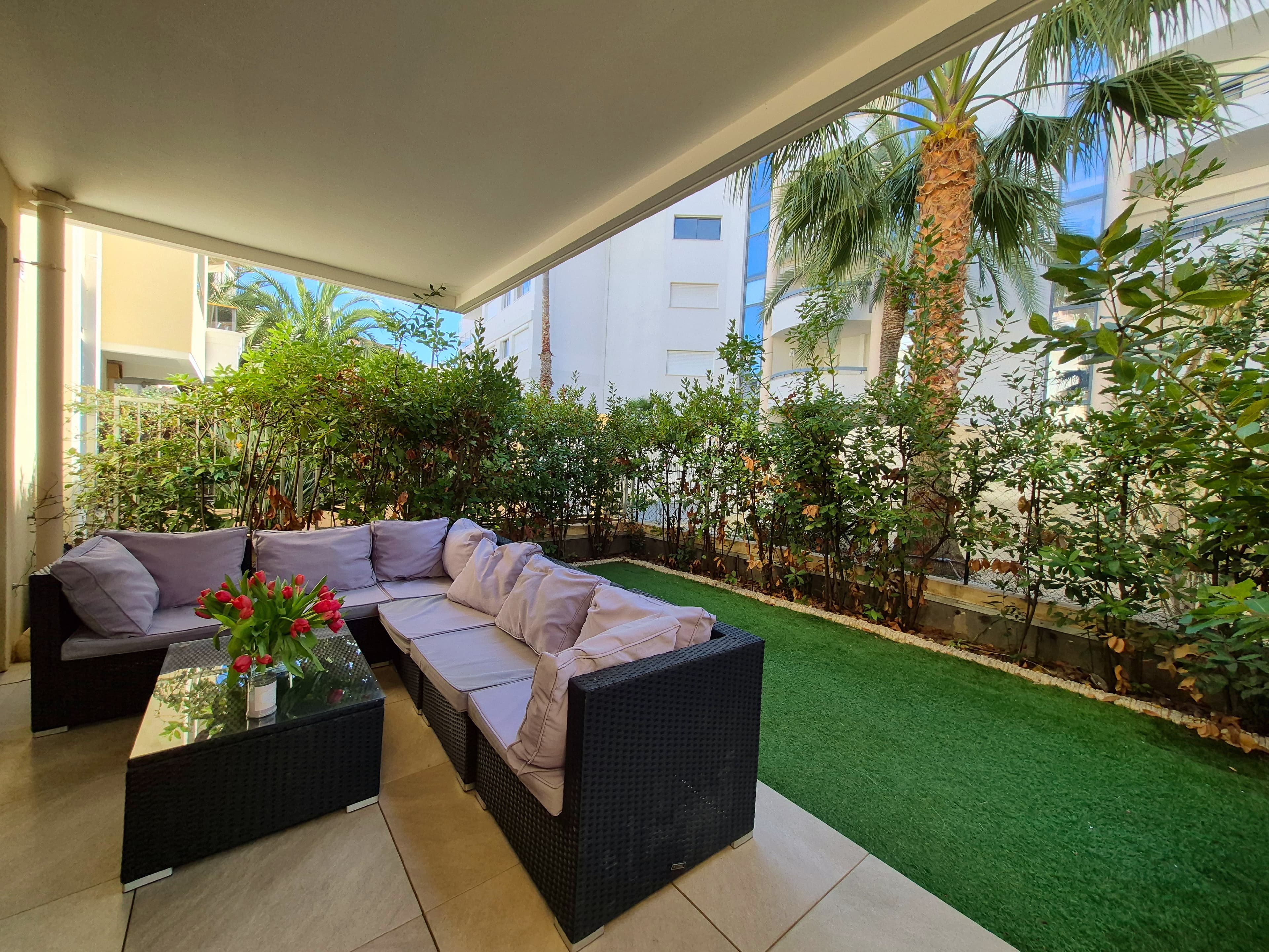 Cannes – Palm Beach – 2 pièces avec jardin – Résidence avec piscine