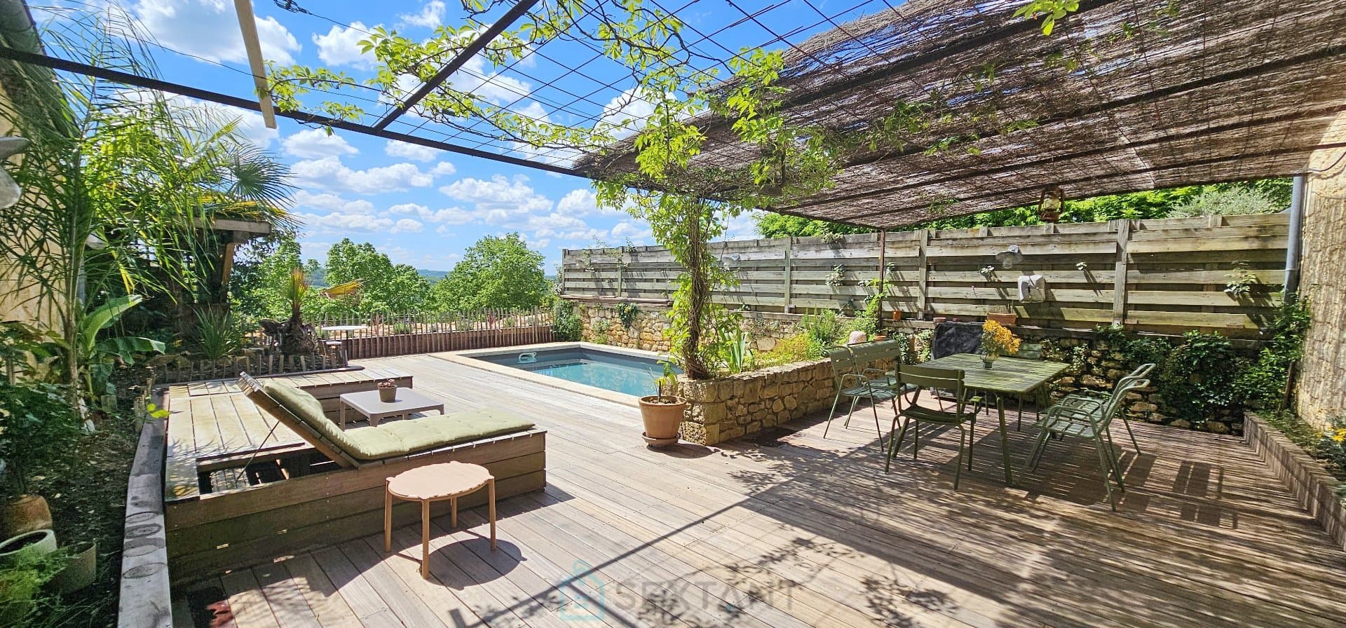 Exceptionnel propriété de 234 m² dans la Bastide de Domme avec une terrasse panoramique sur la vallée.