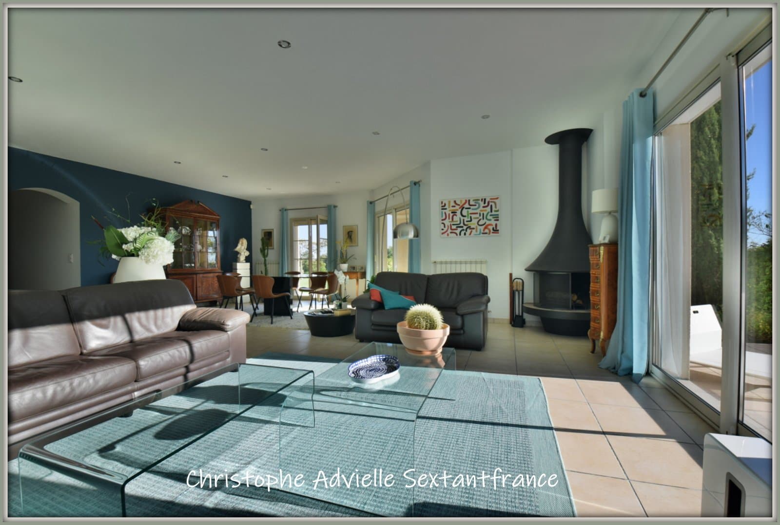 Belle contemporaine, 4 chambres, 2 salles d'eau, double garage, piscine sur 5118 M2