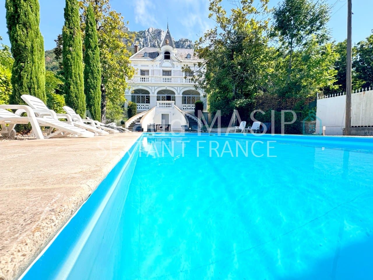 SUBLIME AUTHENTIQUE CHATEAU TOTALEMENT RENOVE AU COEUR DU PAYS CATHARE, PISCINE, VUE CHATEAU