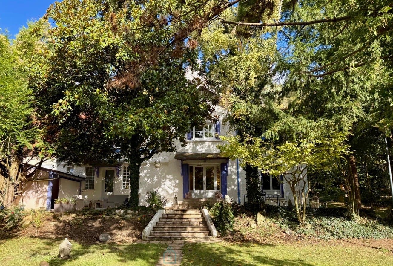 Maison avec dépendance et grand jardin