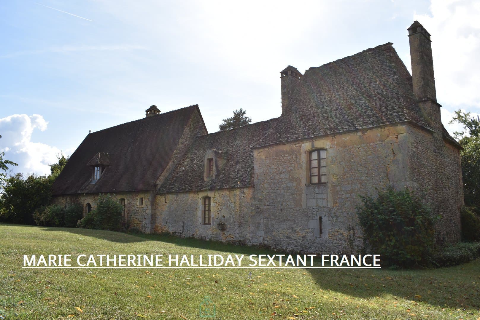 SUPERBE BATISSE PERIGOURDINE AVEC SA TOUR ET SON TENNIS 