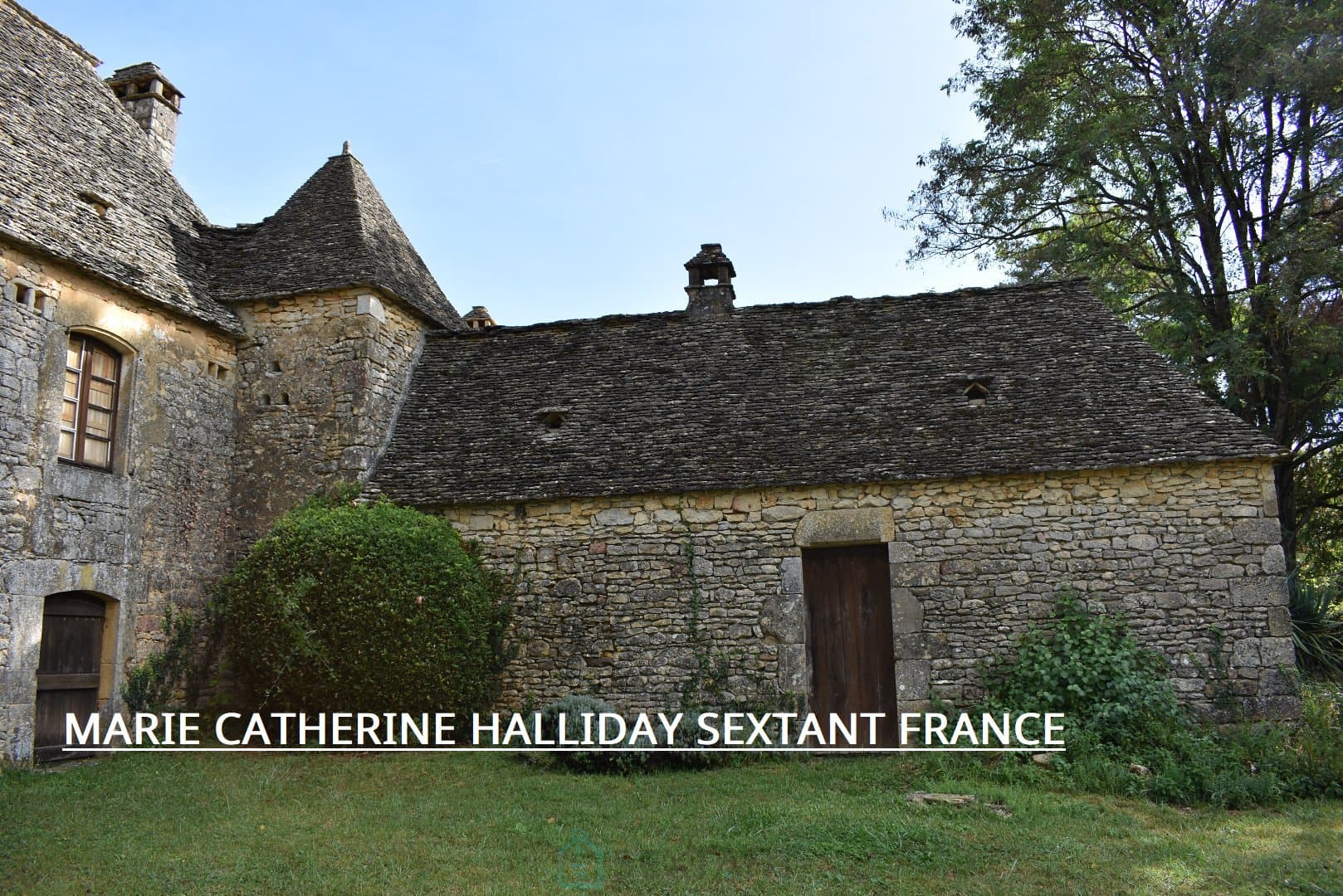 SUPERBE BATISSE PERIGOURDINE AVEC SA TOUR ET SON TENNIS 