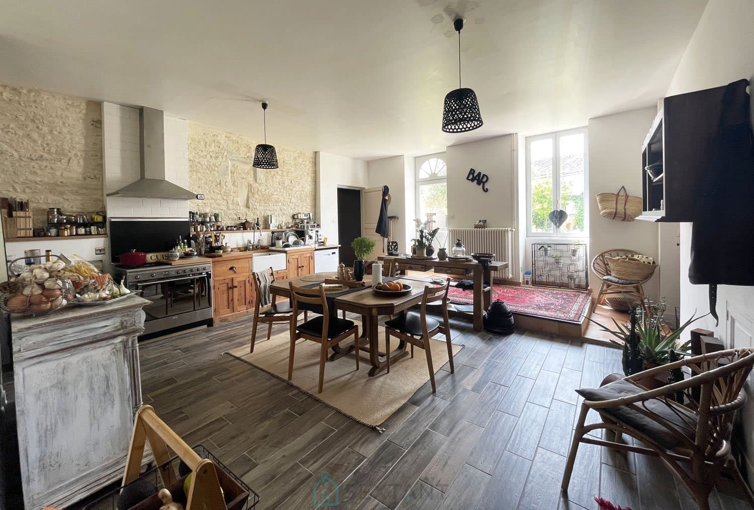 LONGERE DE 580 m² SUR UNE PARCELLE DE 2295 m²