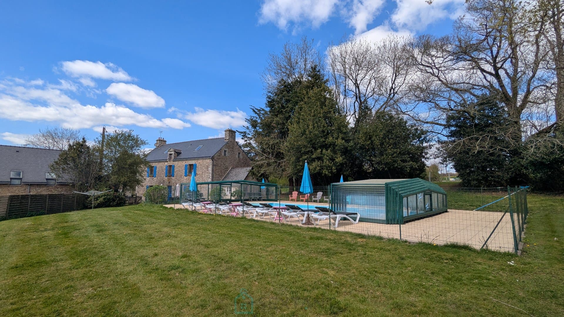Grande maison en pierres de 265 m² – 8 chambres – Fort potentiel d’accueil – Idéal gîte ou grande famille