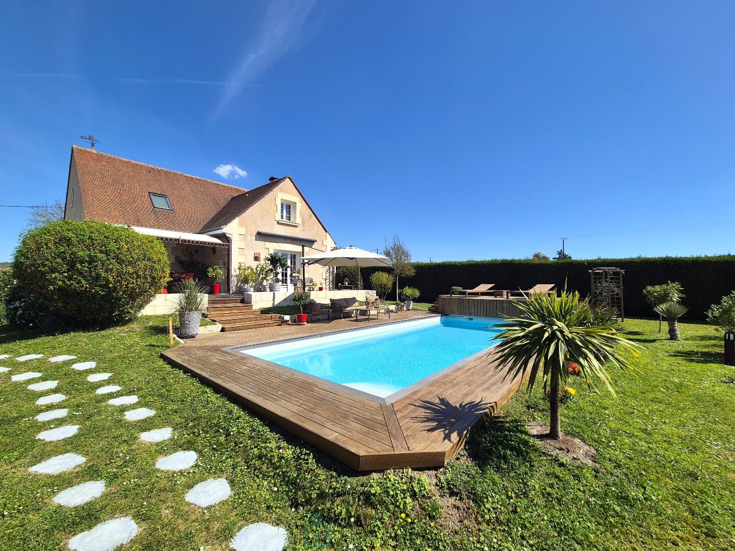 Belles prestations - maison 4 chambres, garage, piscine chauffée