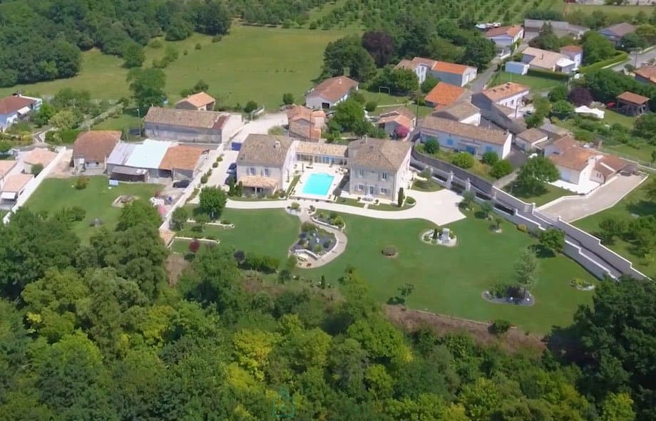 PROPRIETE D’EXCEPTION DE 455 M² SUR UN TERRAIN DE 3 628 M²