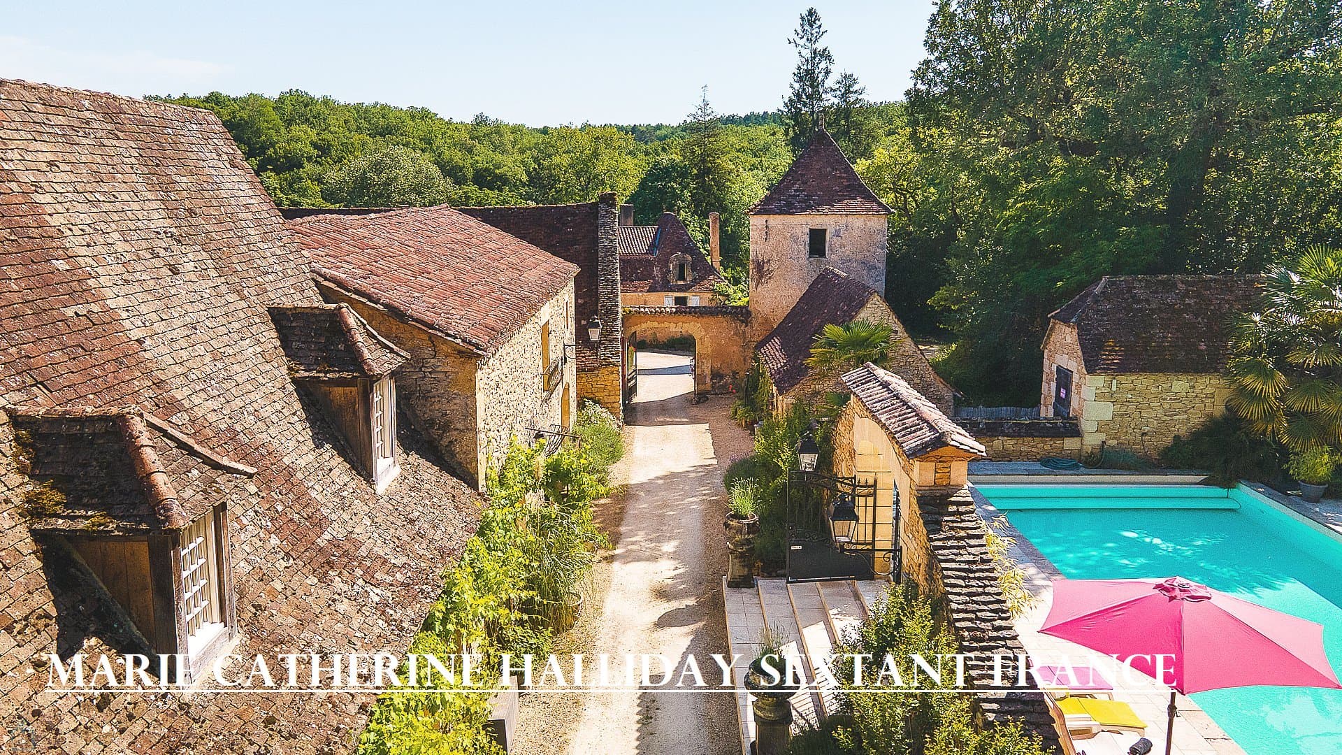 SPECTACULAIRE CHARTREUSE ET SES TROIS MAISONS DE TOUTE BEAUTE !
