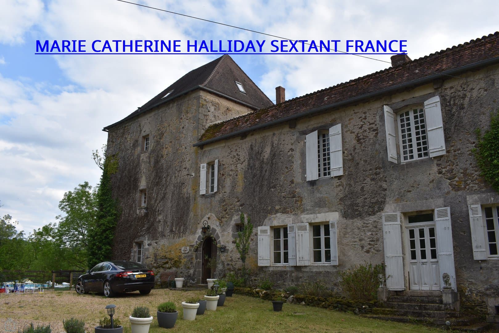 MAGNIFIQUE CHATEAU DU MOYEN AGE REMANIE A LA RENAISSANCE SUR 21 HA