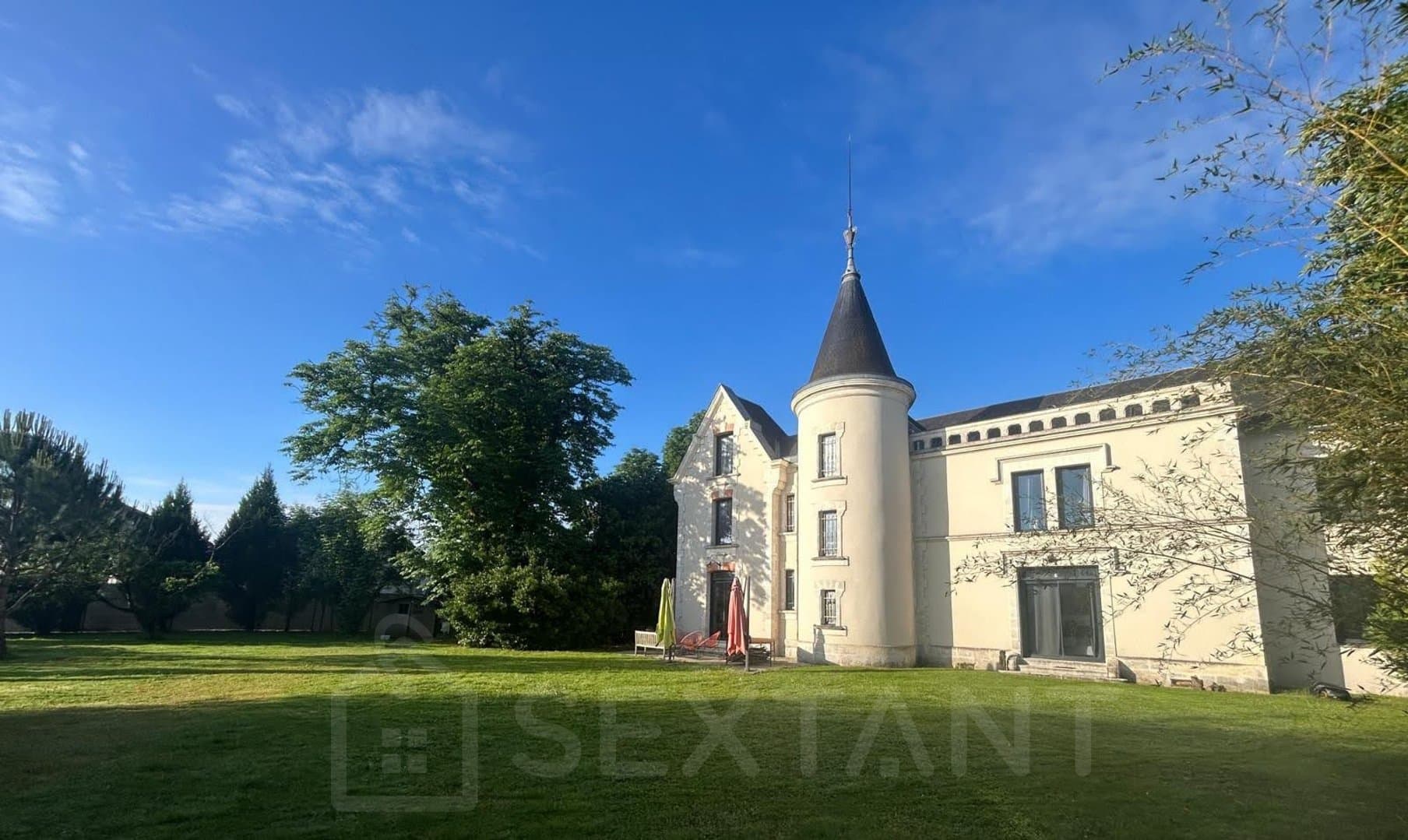 ÉLEGANTE DEMEURE DE CARACTERE AUX PORTES DE COGNAC – 488 M² HABITABLES – JARDIN DE 2 610 M²