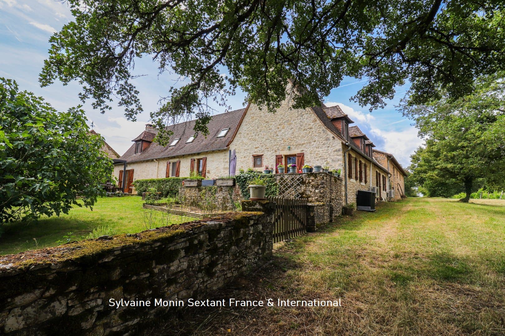 Superbe domaine de caractère du XVIIIe siècle sur 4 hectares avec piscine, maison d'amis et dépendances
