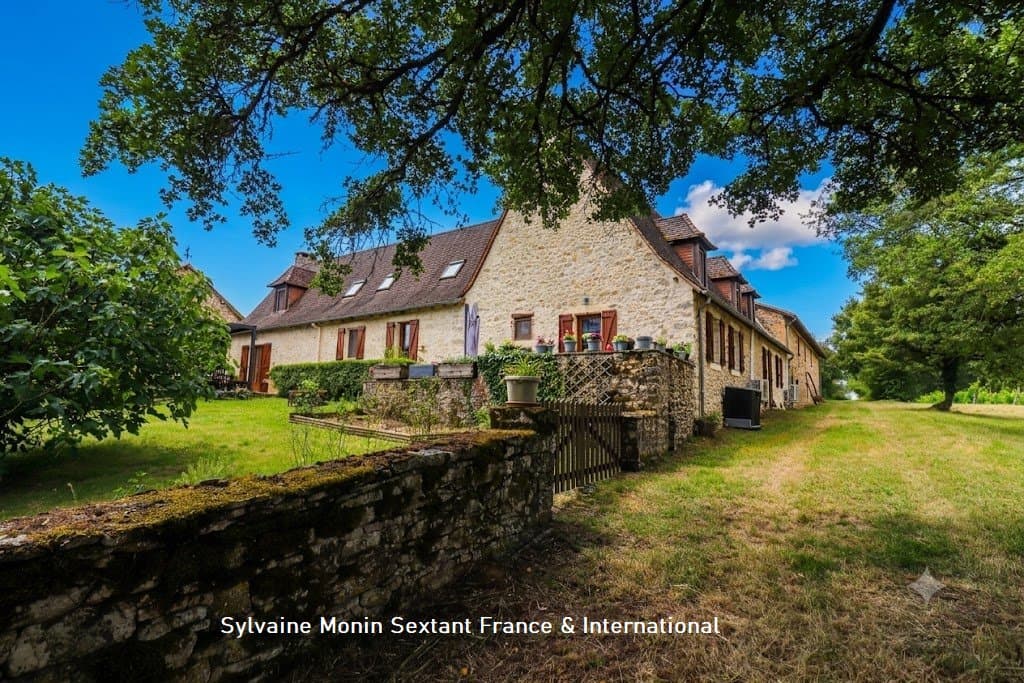 Superbe domaine de caractère du XVIIIe siècle sur 4 hectares avec piscine, maison d'amis et dépendances