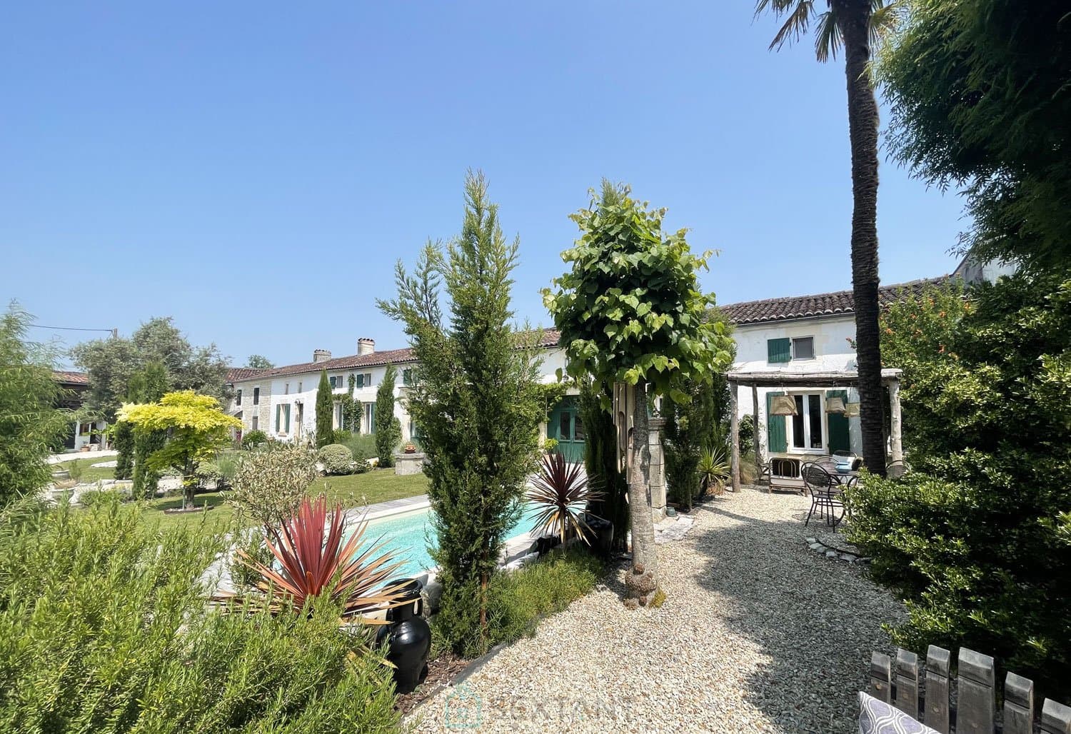 LONGEREDE DU XIXème DE 580m² SUR UNE PARCELLE DE 2295 m²