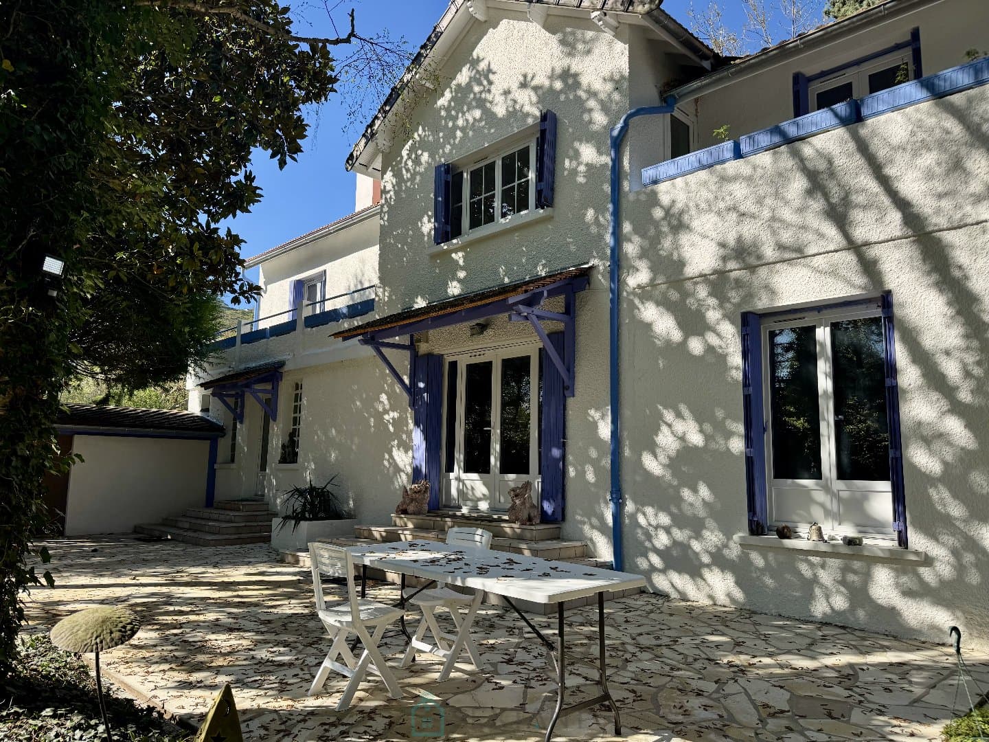 Maison avec dépendance et grand jardin