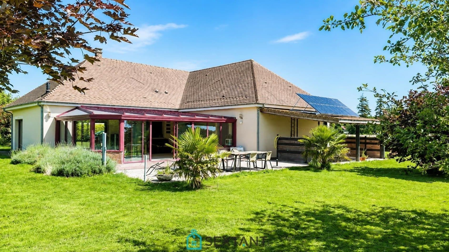 MAISON CONTEMPORAINE DE PLAIN-PIED – 250 m² HABITABLES – TERRAIN DE 3 300 m² – DPE B